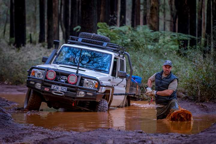 4WD Survival—5 Things To Have When You're Really Stuck