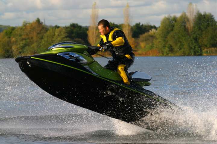 5 Exhilarating Jet Skiing Spots in Connecticut 