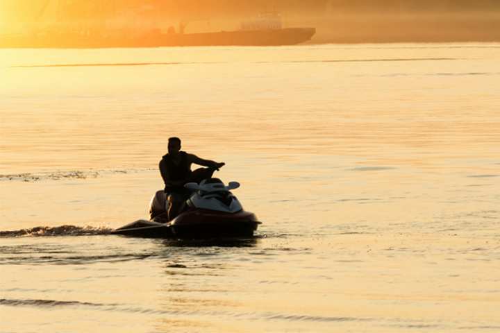 5 Exhilarating Jet Skiing Spots in Illinois