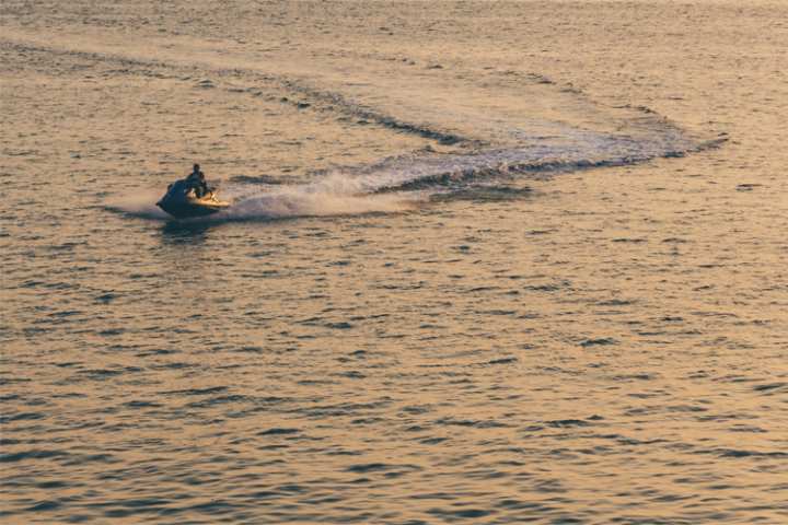 5 Exhilarating Jet Skiing Spots in Tennessee 